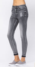 Load image into Gallery viewer, Judy Blue Jeans - Heavy Sand - Released Hem - Grey