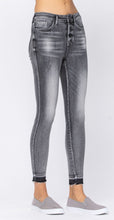 Load image into Gallery viewer, Judy Blue Jeans - Heavy Sand - Released Hem - Grey