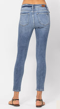 Load image into Gallery viewer, Judy Blue Jeans - Skinny - Mid-Rise - Cropped