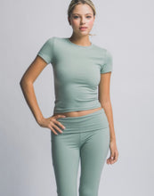 Load image into Gallery viewer, Fitted Short-Sleeve Active Top