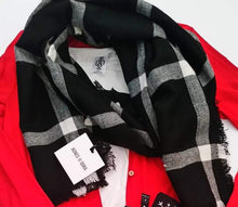 Load image into Gallery viewer, Blanket Scarf - White &amp; Black