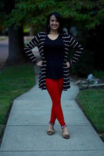 Load image into Gallery viewer, Favorite Cardi - Black &amp; White