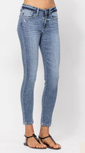 Load image into Gallery viewer, Judy Blue Jeans - Skinny - Mid-Rise - Cropped