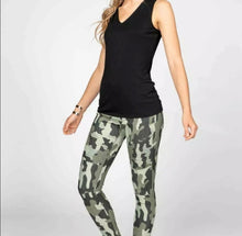Load image into Gallery viewer, Agnes &amp; Dora Moto Jeggings - Camo